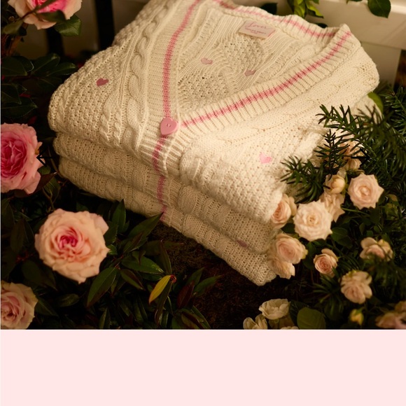 Taylor Swift Lover cardigan - Picture 2 of 6